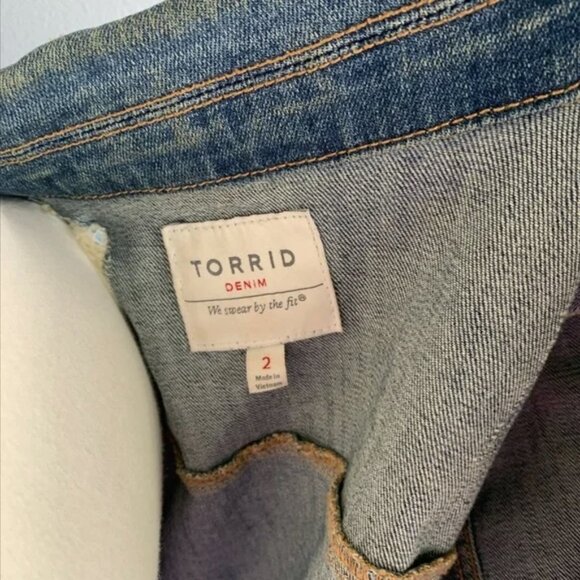 Torrid very distressed denim jean jacket size 2 - Picture 5 of 5